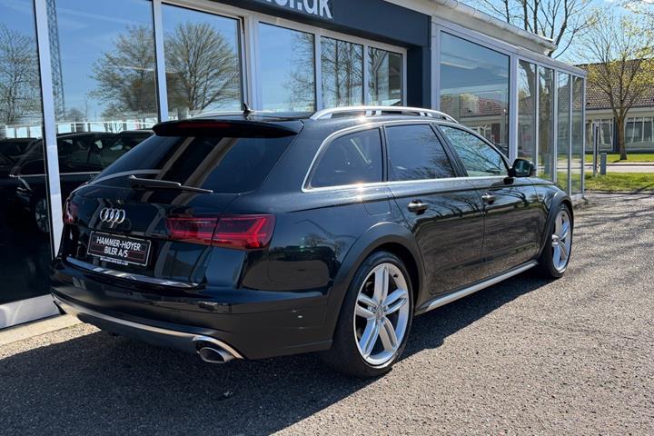 Gul Audi A6 Allroad fra 2016
