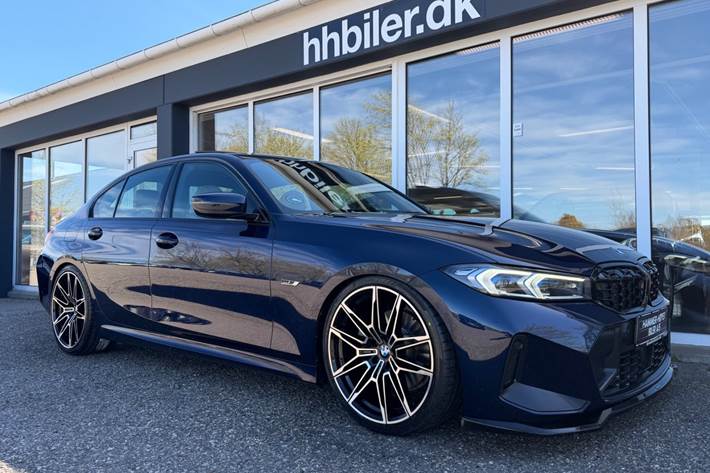 Blå BMW 330e fra 2023