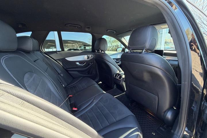 Sort Mercedes C220 d fra 2019