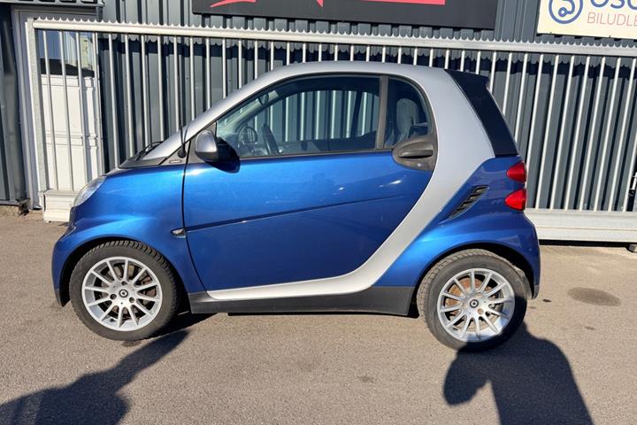 Blå Smart ForTwo Coupé fra 2008 set udefra