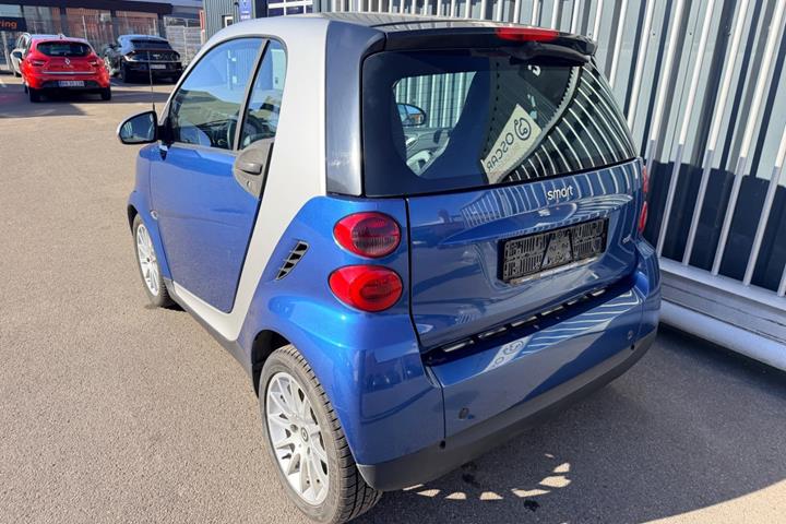 Blå Smart ForTwo Coupé fra 2008 set udefra