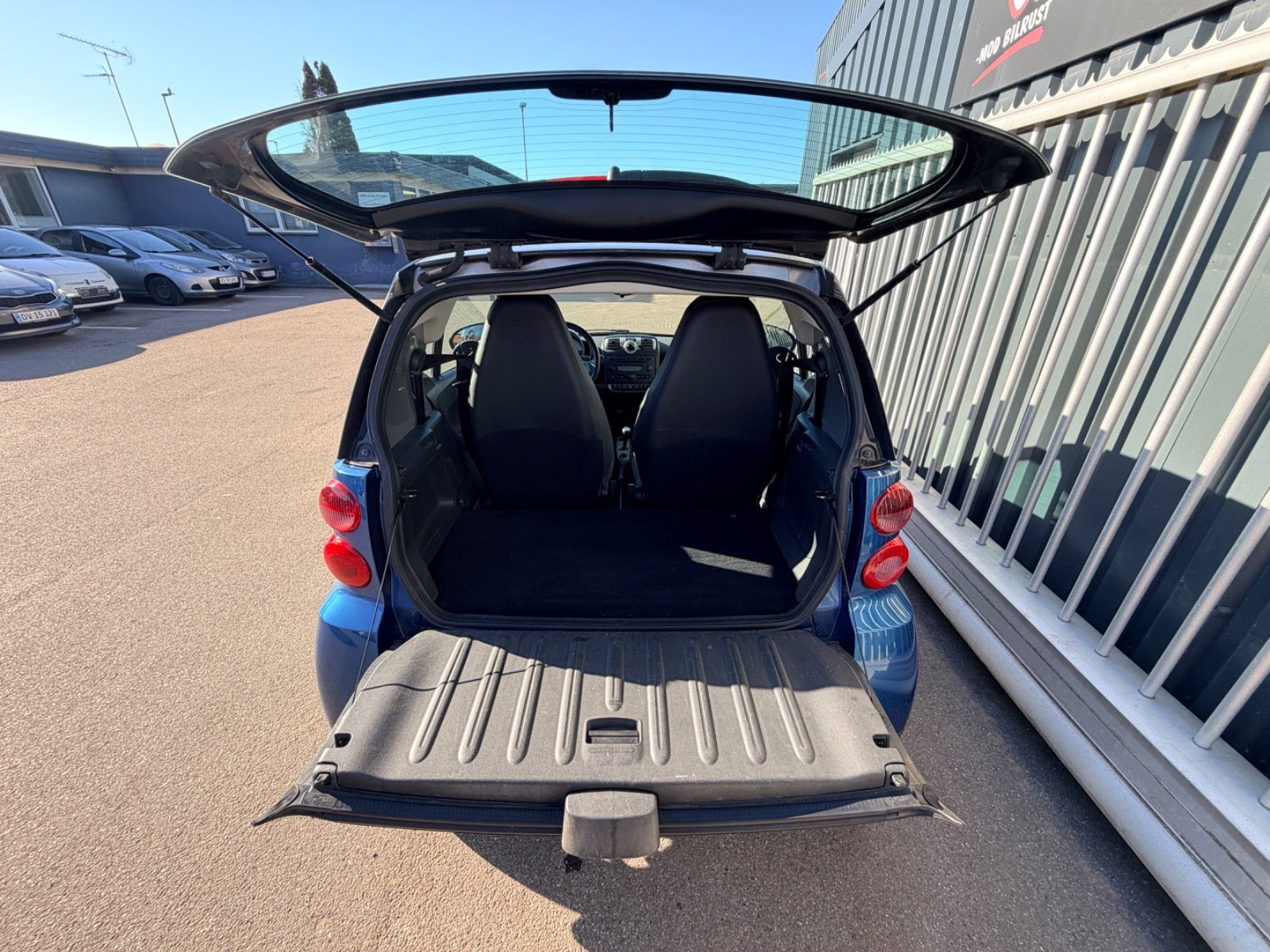 Blå Smart ForTwo Coupé fra 2008 set udefra