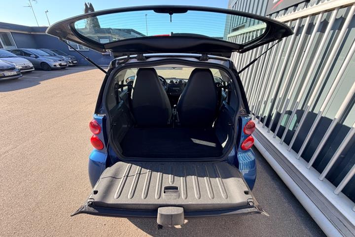 Blå Smart ForTwo Coupé fra 2008 set udefra