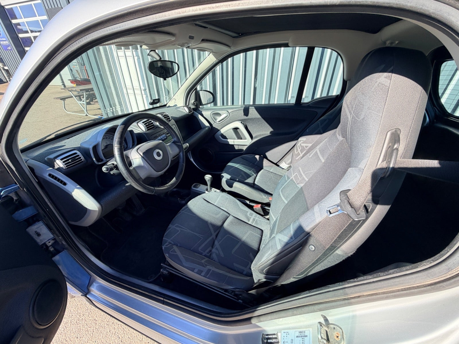 Blå Smart ForTwo Coupé fra 2008 set indefra