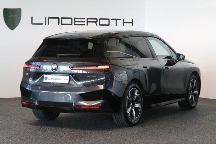 Grå BMW iX fra 2022