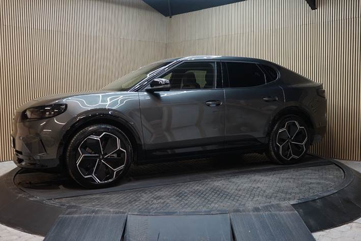 Grå Ford Capri fra 2025