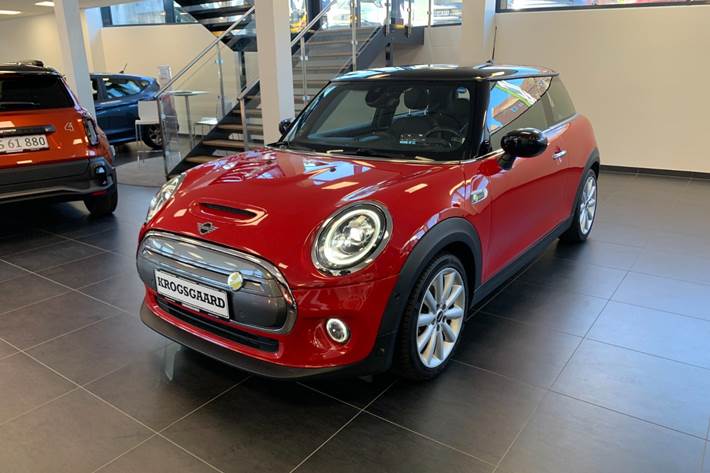 Rød Mini Cooper SE fra 2021