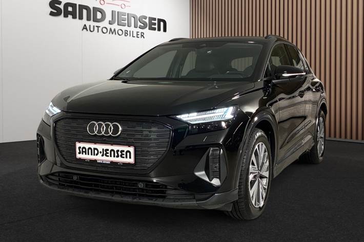 Sort Audi Q4 e-tron fra 2024 set udefra