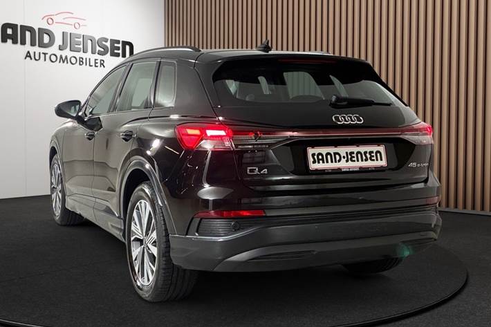 Sort Audi Q4 e-tron fra 2024
