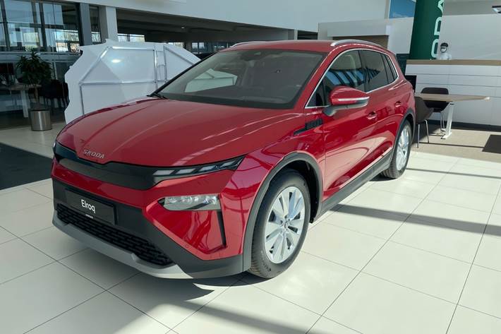 Rød Skoda Elroq fra 2026 set udefra