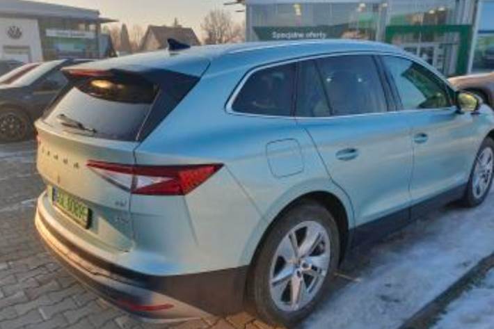 Blå Skoda Enyaq fra 2023
