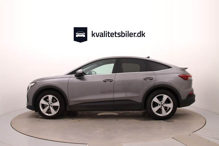 Grå Audi Q4 fra 2022