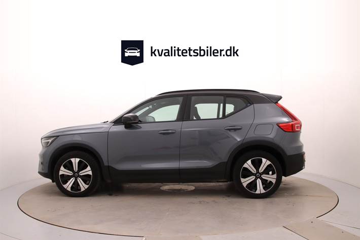 Grå Volvo XC40 fra 2023