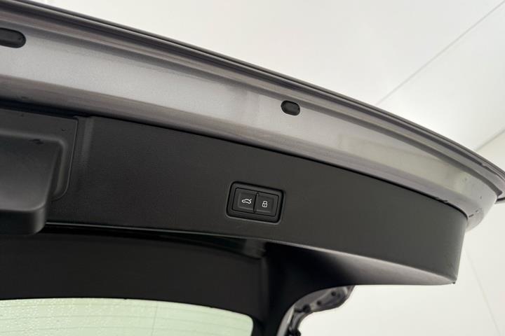 Grå Audi Q4 fra 2024
