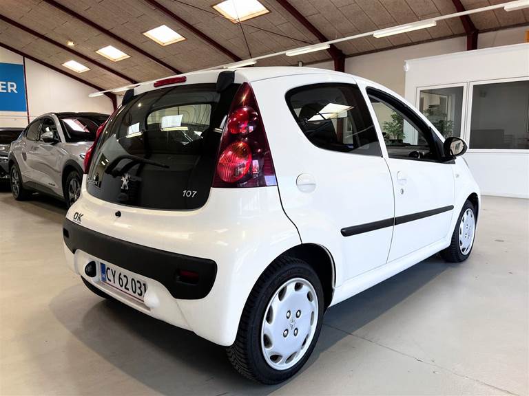 Peugeot 107 1,0 Active White 68HK 5d