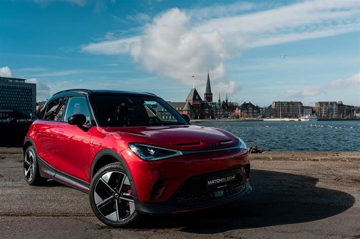 Rød Smart #1 fra 2024 set udefra