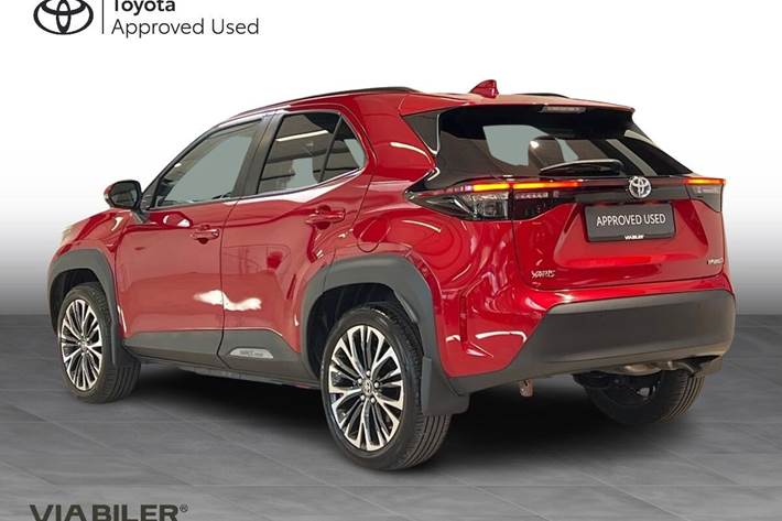 Rød Toyota Yaris Cross fra 2023