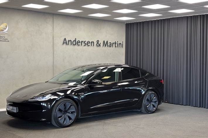 Sort Tesla Model 3 fra 2023