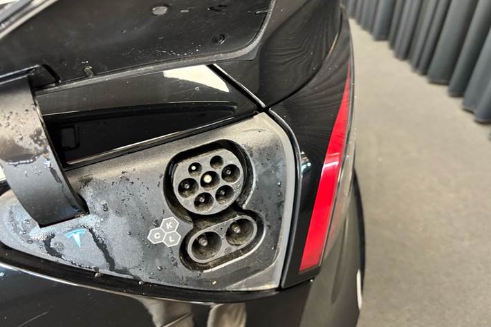 Sort Tesla Model 3 fra 2023