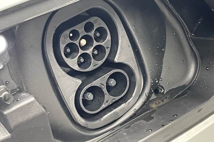 Hvid Cupra Born fra 2023