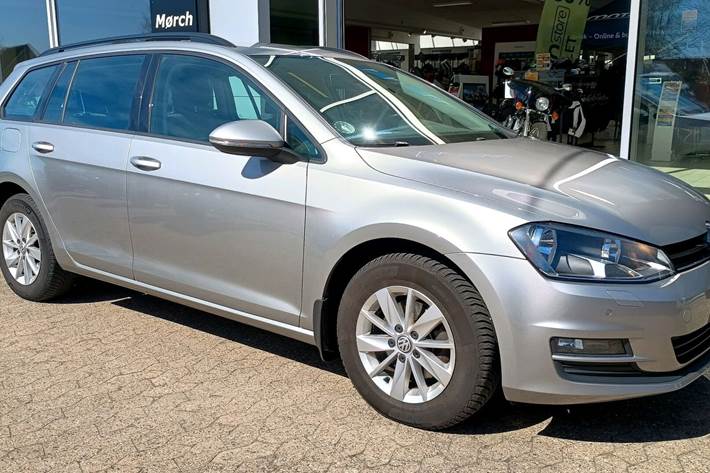 Grå VW Golf fra 2015