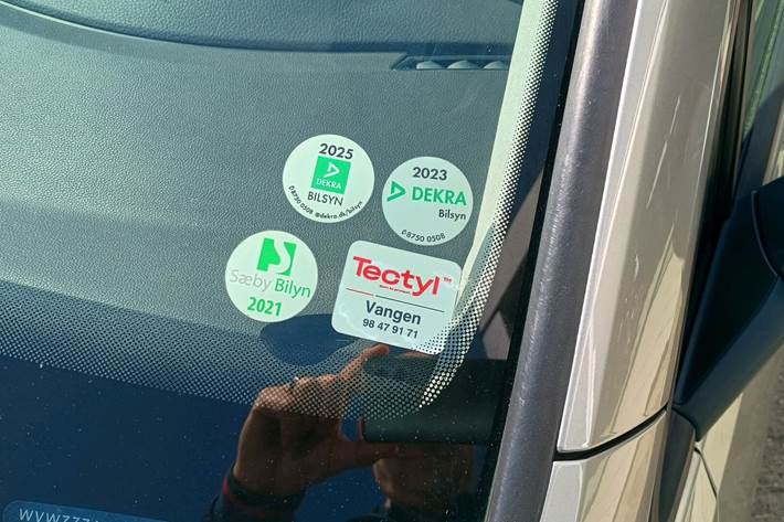 Grå VW Golf fra 2015