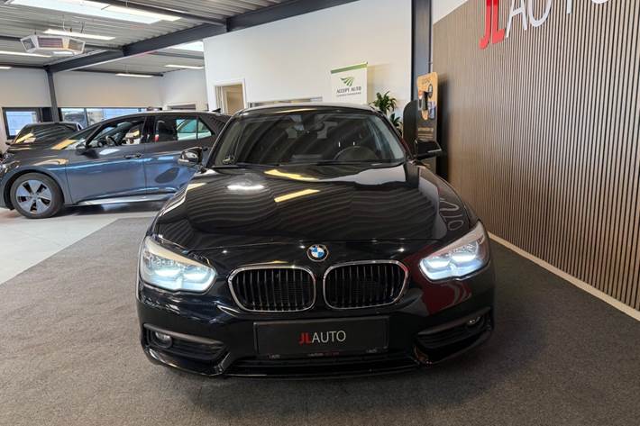 Sort BMW 118d fra 2015