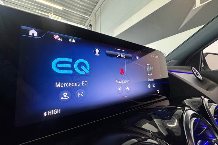 Hvid Mercedes EQA250 fra 2025