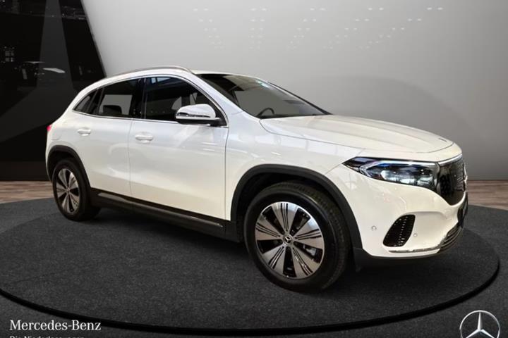 Hvid Mercedes EQA250 fra 2024