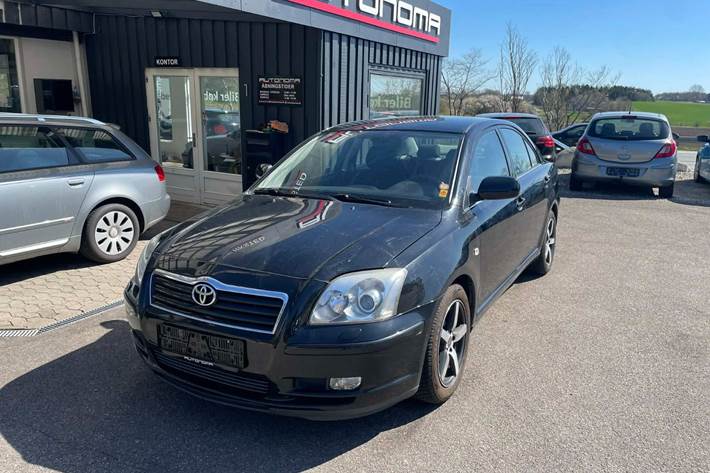 Sort Toyota Avensis fra 2005