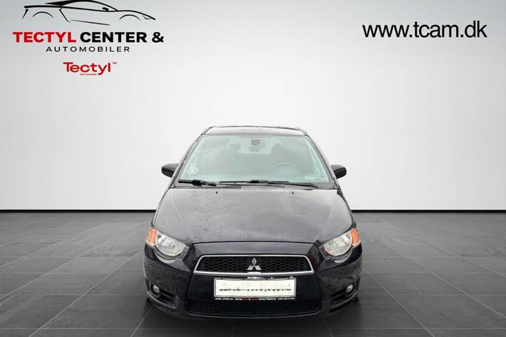 Sort Mitsubishi Colt fra 2012