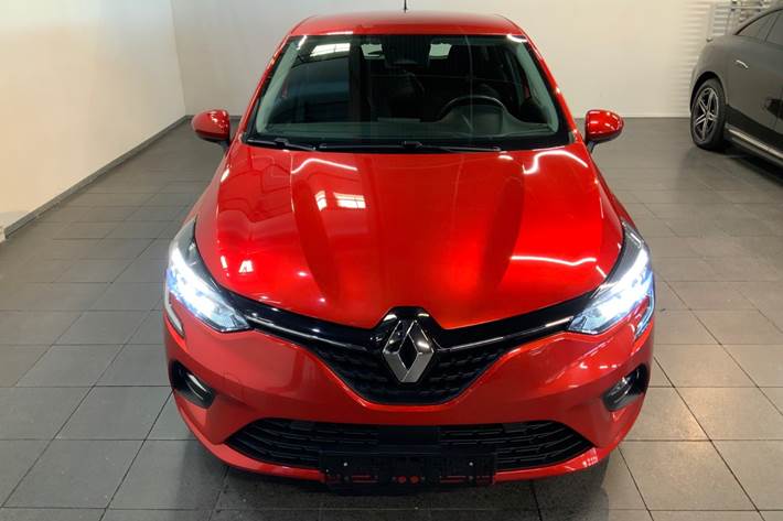 Rød Renault Clio V fra 2021