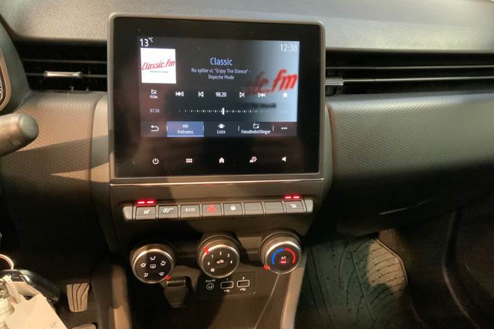 Rød Renault Clio V fra 2021