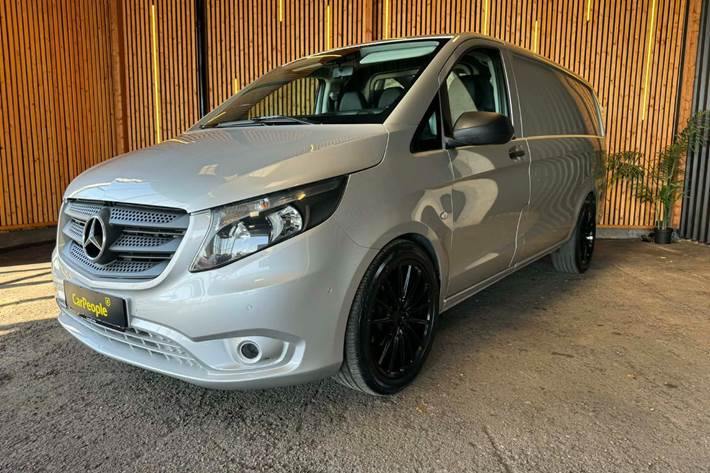 Sølv Mercedes Vito 116 fra 2019