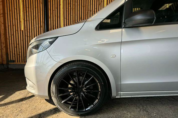 Sølv Mercedes Vito 116 fra 2019