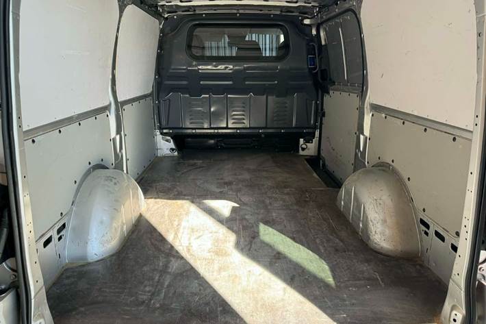 Sølv Mercedes Vito 116 fra 2019