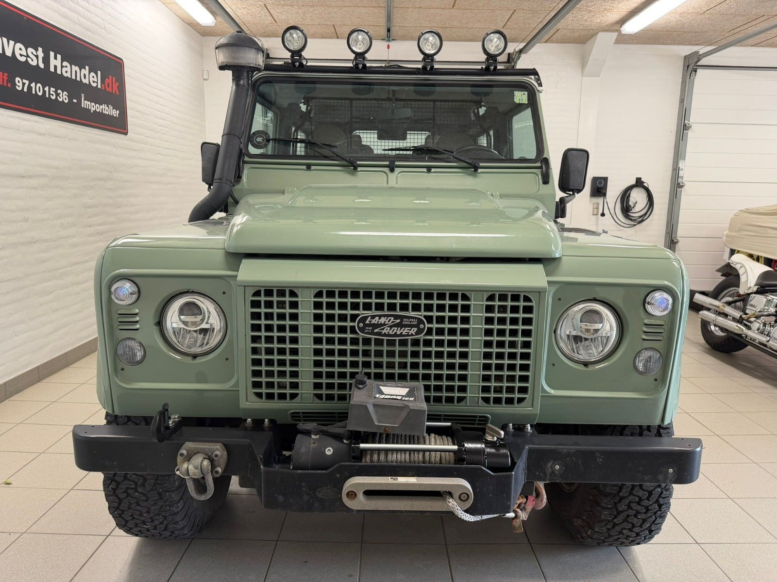 Grøn Land Rover Defender 90 fra 2016