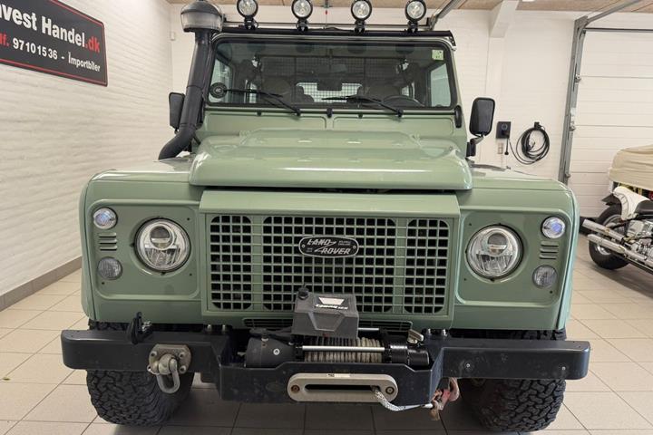 Grøn Land Rover Defender 90 fra 2016