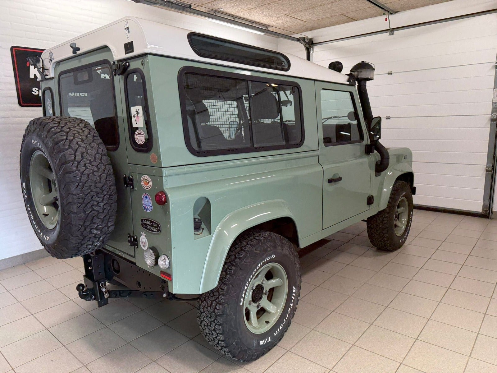Grøn Land Rover Defender 90 fra 2016