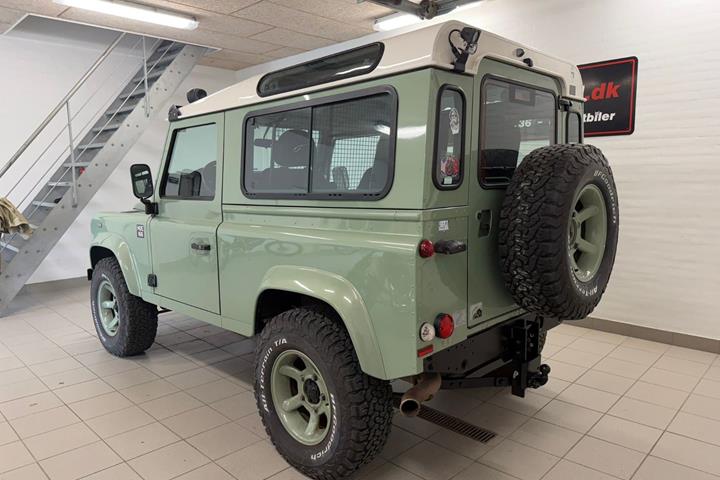 Grøn Land Rover Defender 90 fra 2016