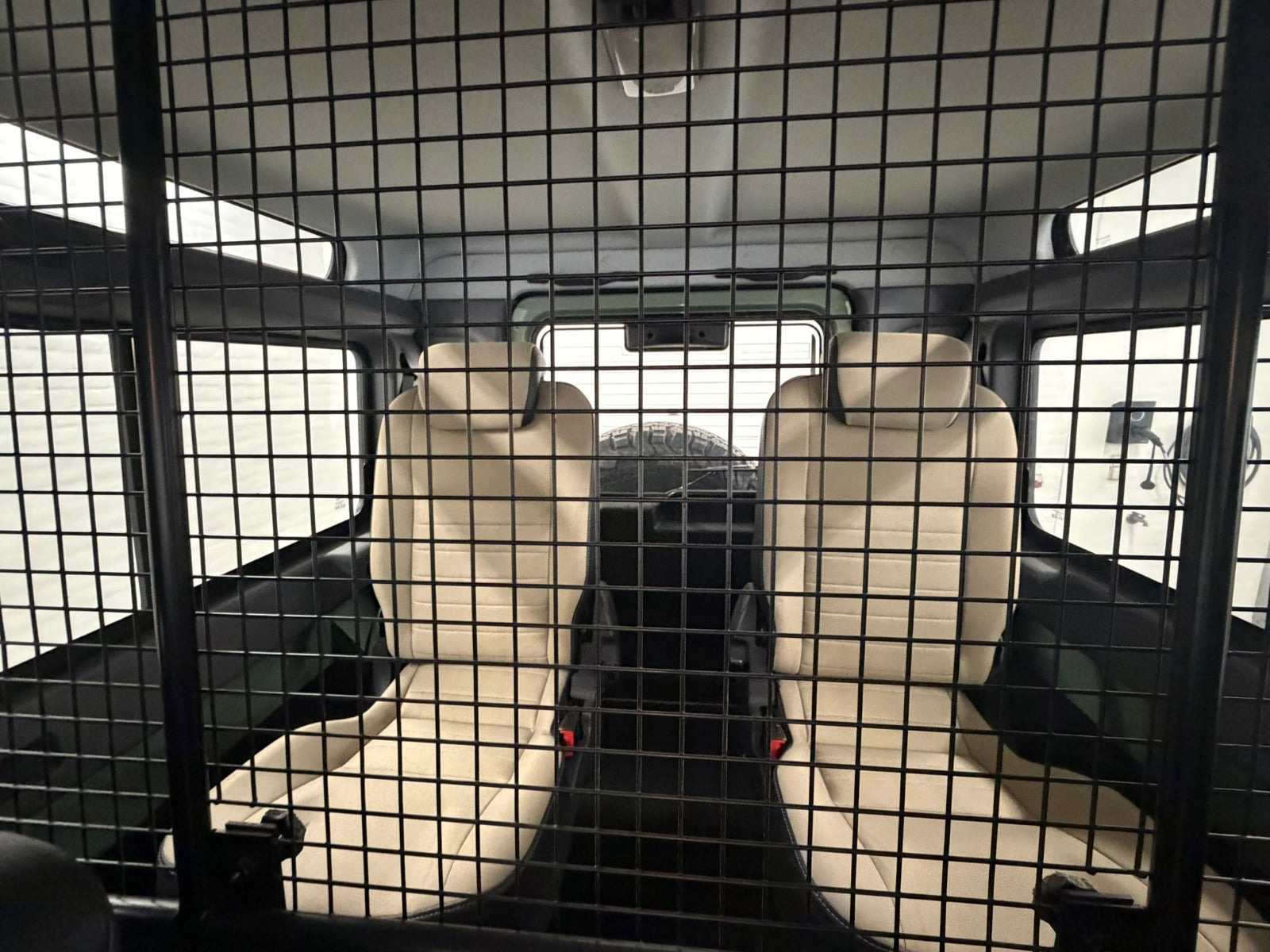 Grøn Land Rover Defender 90 fra 2016
