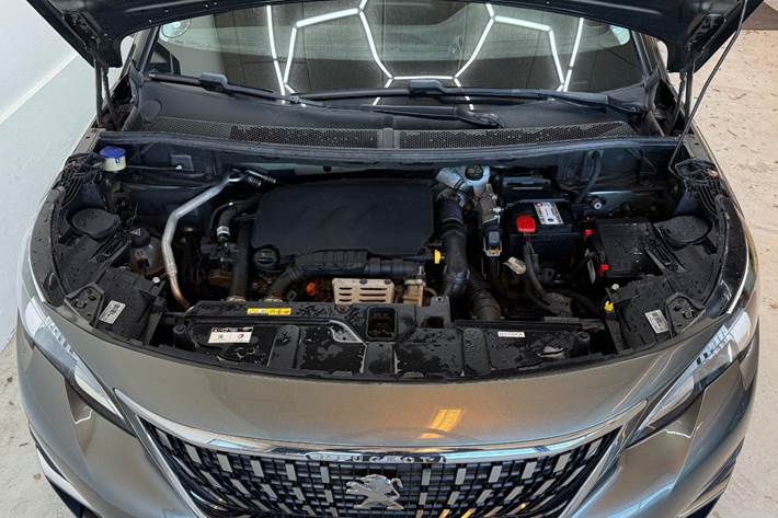 Grå Peugeot 3008 fra 2017