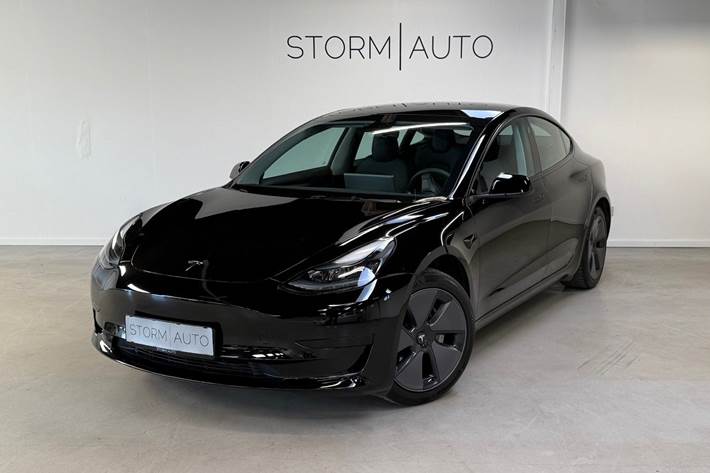 Sort Tesla Model 3 fra 2023