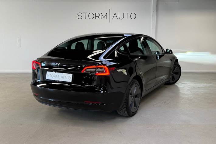 Sort Tesla Model 3 fra 2023