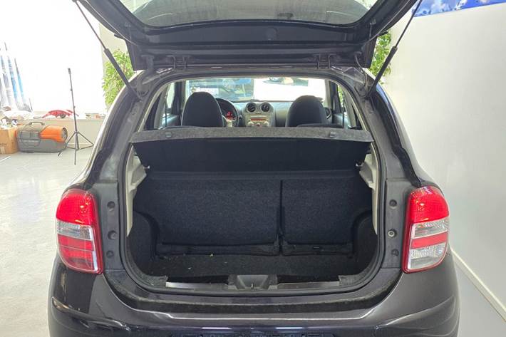 Sort Nissan Micra fra 2012