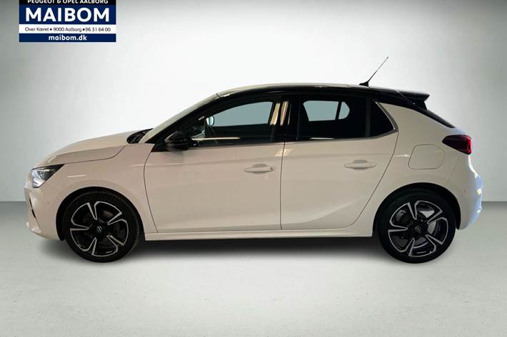 Hvid Opel Corsa fra 2023