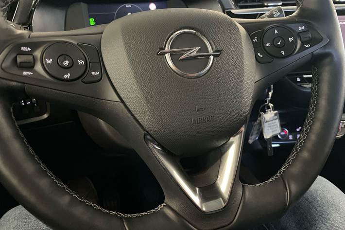 Hvid Opel Corsa fra 2023