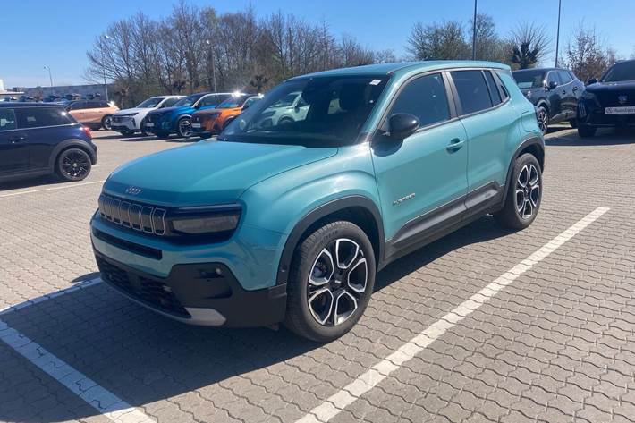 Blå Jeep Avenger fra 2024