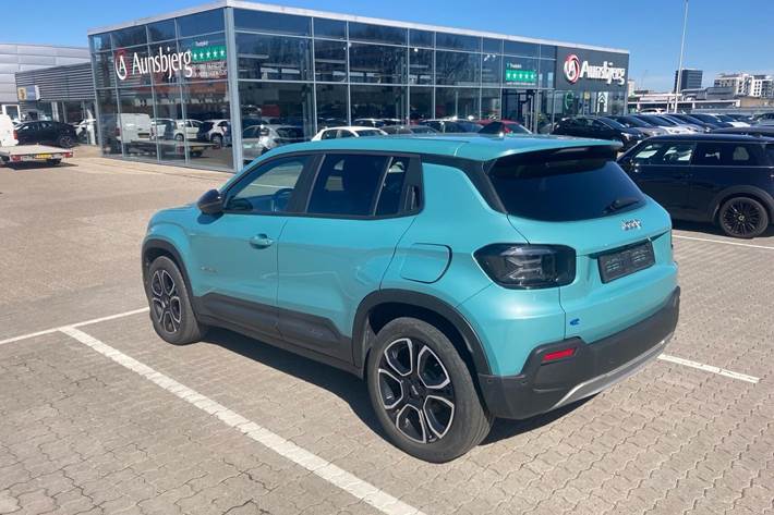 Blå Jeep Avenger fra 2024