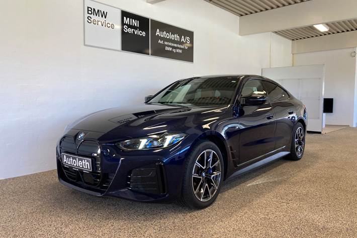 Blå BMW i4 fra 2025